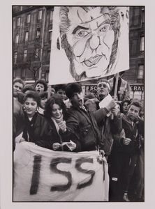 Manifestazione studentesca a Parigi  - Asta Fotografia - Associazione Nazionale - Case d'Asta italiane