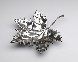 ARGENTERIA BUCCELLATI - Foglia d'acero in argento.