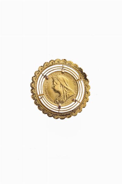 SPILLA : Peso gr 14 1 in oro giallo con Sterlina al centro.  - Asta Asta 189 Gioielli - Associazione Nazionale - Case d'Asta italiane
