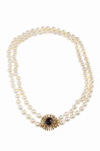 GIROCOLLO - Lunghezza cm 53 composto da due fili di perle giapponesi dal diam di 8 a 8 5 mm. Chiusura in oro giallo a cerchio  [..]