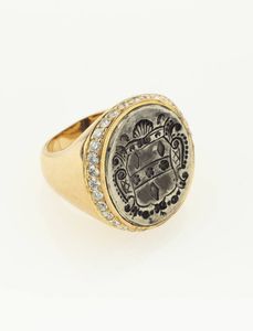 CHEVALIER - Peso gr 20 6 Misura 10 in oro rosa  sommit ovale  con al centro stemma nobiliare in argento  contornato da diamanti  [..]