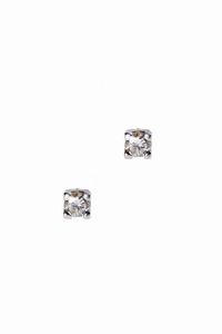 COPPIA DI ORECCHINI - Peso gr 3 0 in oro bianco  a lobo  con due diamanti taglio brillante per totali ct 0 96 ca