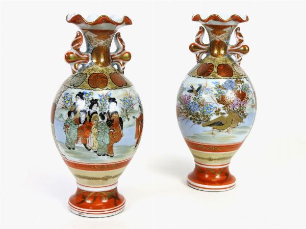 Coppia di piccoli vasi in porcellana Kutani  - Asta Un antico casale: arredi e collezioni - III - Associazione Nazionale - Case d'Asta italiane