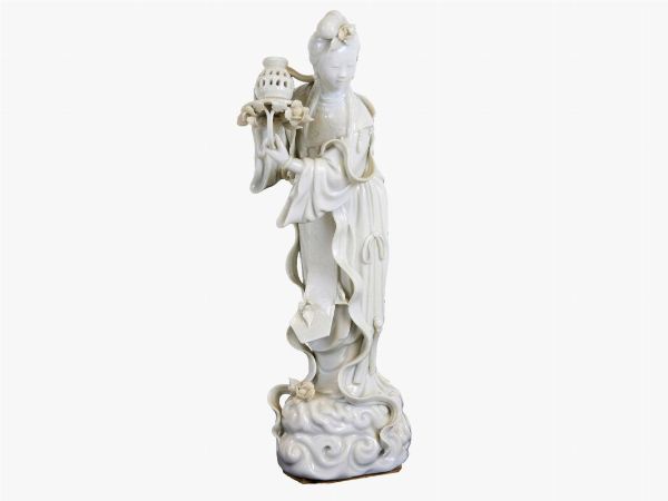 Figura in porcellana  - Asta Un antico casale: arredi e collezioni - III - Associazione Nazionale - Case d'Asta italiane