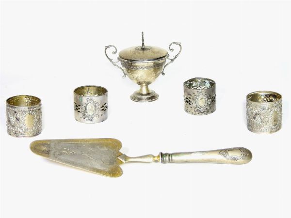 Lotto di oggetti in argento  - Asta Un antico casale: arredi e collezioni - III - Associazione Nazionale - Case d'Asta italiane
