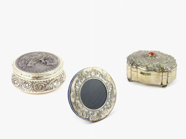 Lotto di oggetti in argento e metallo argentato  - Asta Un antico casale: arredi e collezioni - III - Associazione Nazionale - Case d'Asta italiane