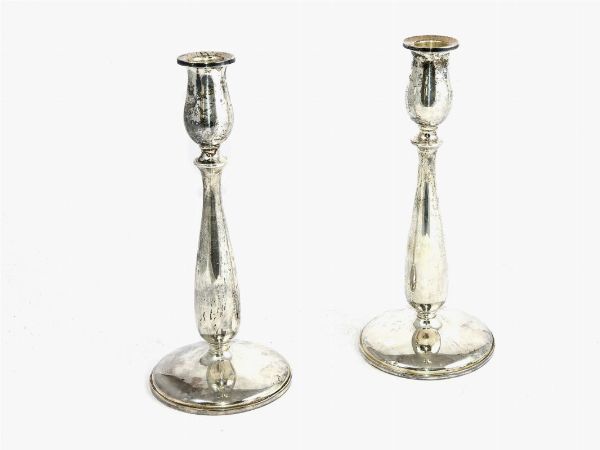 Coppia di candelieri in argento sterling  - Asta Un antico casale: arredi e collezioni - III - Associazione Nazionale - Case d'Asta italiane