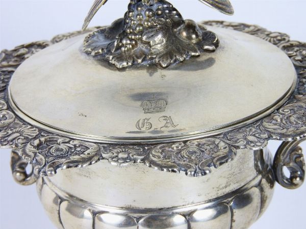 Zuccheriera in argento  - Asta Un antico casale: arredi e collezioni - III - Associazione Nazionale - Case d'Asta italiane