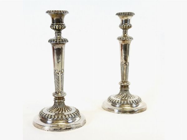 Coppia di candelieri in argento  - Asta Un antico casale: arredi e collezioni - III - Associazione Nazionale - Case d'Asta italiane