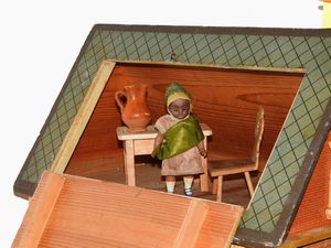 Casa da bambole in legno  - Asta Un antico casale: arredi e collezioni - III - Associazione Nazionale - Case d'Asta italiane