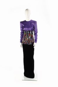 SCHON MILA - Abito alta moda anni 80 con manica lunga in raso viola, velluto e ricamo ramage multicolore.Certificato di provenienza Franco Jacassi