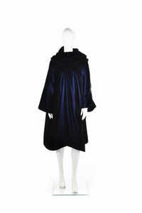 GIGLI ROMEO - Rara Cappa in velluto cangiante nero blu, anni 90'.