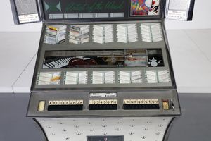 AUTORE NON IDENTIFICATO : Jukebox anni 80 Seeburg.  - Asta ASTA 330 - VINTAGE (online) - Associazione Nazionale - Case d'Asta italiane