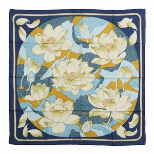 HERMES PARIS : Foulard in seta Fleurs de lotus.  - Asta ASTA 330 - VINTAGE (online) - Associazione Nazionale - Case d'Asta italiane