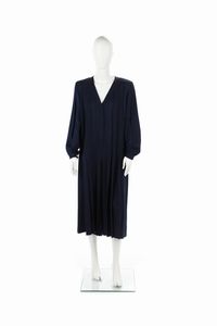FERRE' GIANFRANCO - Vestito blu midi plissettato con maniche lunghe e scollo a v  in lana vergine. Anni 80.