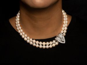 Girocollo Befani & Tai a doppio filo di perle coltivate con fermezza in oro bianco e diamanti  - Asta Importanti Diamanti e Gioielli / Una selezione di Orologi - Associazione Nazionale - Case d'Asta italiane