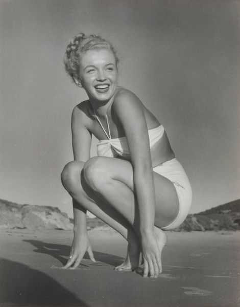 Andr De Dienes : Marilyn Monroe on Torbay Beach  - Asta Fotografia: Celebrities - Associazione Nazionale - Case d'Asta italiane
