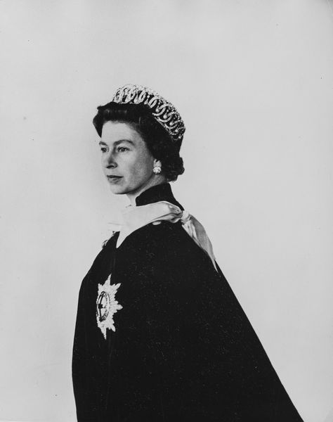 Cecil Beaton (attr.) : Queen Elizabeth II  - Asta Fotografia: Celebrities - Associazione Nazionale - Case d'Asta italiane