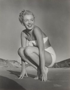 Andr De Dienes - Marilyn Monroe on Torbay Beach