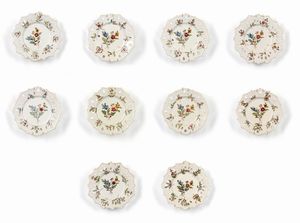 MANIFATTURA VENETA DEL XIX SECOLO - Dieci piatti in porcellana dipinti a fiori.