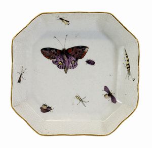 MANIFATTURA DI MEISSEN DEL XIX SECOLO - Piatto di forma ottagonale in porcellana decorata con figure di insetti.