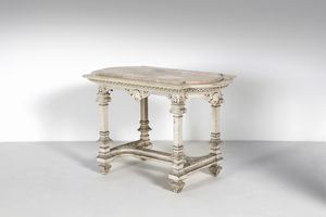 STILE ECLETTICO DEL XIX SECOLO - Tavolo in legno laccato e parzialmente dorato, piano in marmo.