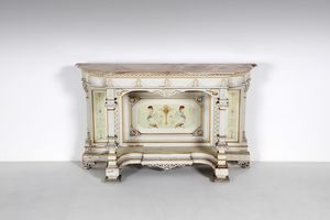 STILE ECLETTICO DEL XIX SECOLO - Consolle in legno laccato, dipinto e parzialmente dorato, con piano in marmo.