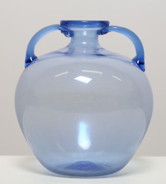 ZECCHIN VITTORIO (1878 - 1947) : Vaso biansato in vetro azzurrino, mod. 1879 c.v. o 5305 MVM . 1921-22.  - Asta ASTA 332 - DESIGN (online ) - Associazione Nazionale - Case d'Asta italiane