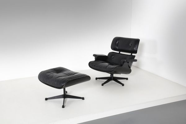 EAMES CHARLES & RAY (1907 - 1978) : Eames chair produzione Herman Miller  - Asta ASTA 332 - DESIGN (online ) - Associazione Nazionale - Case d'Asta italiane