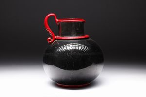 FRATELLI TOSO - Vaso brocca con ansa costolata in pasta rossa, corpo nero e foglia argento
