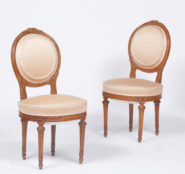 Coppia di sedie in legno intagliato, Francia, epoca Luigi XVI  - Asta Arredi | Cambi Time - Associazione Nazionale - Case d'Asta italiane