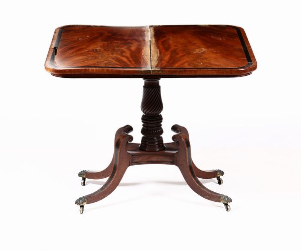 Tavolino da gioco in legno impiallacciato, XIX secolo  - Asta Arredi | Cambi Time - Associazione Nazionale - Case d'Asta italiane