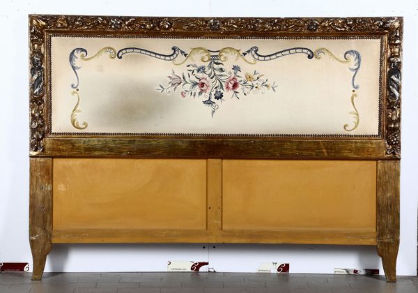 Testata di letto in legno intagliato e dipinto, XIX secolo  - Asta Arredi | Cambi Time - Associazione Nazionale - Case d'Asta italiane