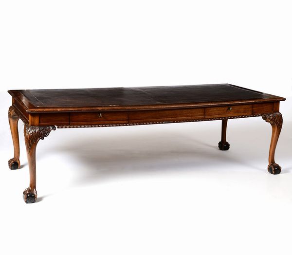 Grande tavolo in legno intagliato, Inghilterra XX secolo  - Asta Arredi | Cambi Time - Associazione Nazionale - Case d'Asta italiane