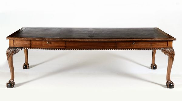 Grande tavolo in legno intagliato, Inghilterra XX secolo  - Asta Arredi | Cambi Time - Associazione Nazionale - Case d'Asta italiane