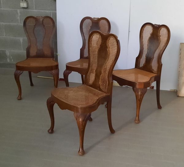 Quattro sedie in legno intagliato e cannet  - Asta Arredi | Cambi Time - Associazione Nazionale - Case d'Asta italiane