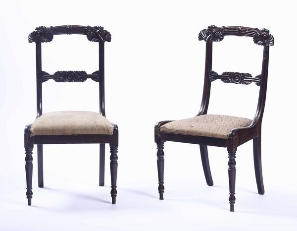 Coppia di sedie in mogano con schienali intagliati. XIX secolo  - Asta Arredi | Cambi Time - Associazione Nazionale - Case d'Asta italiane