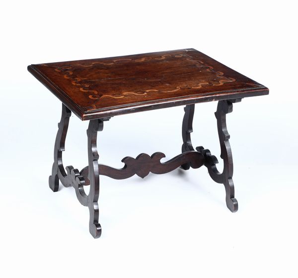 Tavolino da salotto in legno intagliato ed intarsiato, XIX secolo  - Asta Arredi | Cambi Time - Associazione Nazionale - Case d'Asta italiane