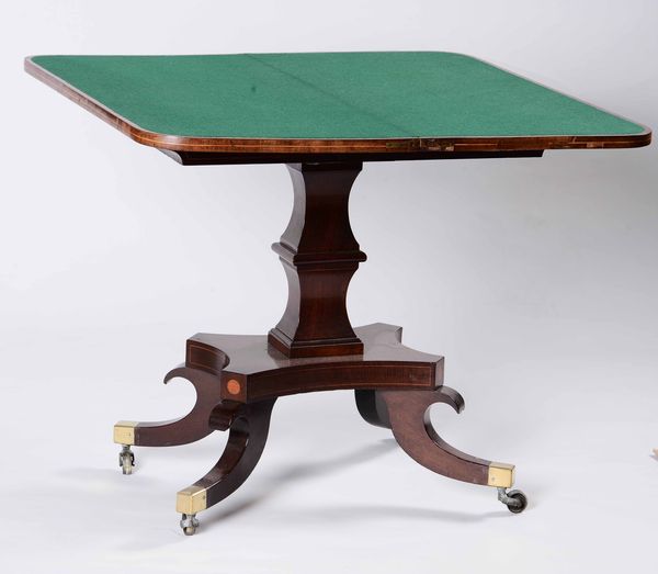 Tavolino da gioco in mogano, XIX-XX secolo  - Asta Arredi | Cambi Time - Associazione Nazionale - Case d'Asta italiane