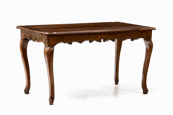 Tavolo in legno con piano sagomato, XIX secolo  - Asta Arredi | Cambi Time - Associazione Nazionale - Case d'Asta italiane