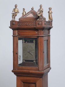 Orologio a torre con cassa in noce, Veneto XVIII secolo  - Asta Arredi | Cambi Time - Associazione Nazionale - Case d'Asta italiane