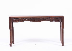 Tavolino in legno di homu, Cina, Dinastia Qing, XIX secolo  - Asta Arredi | Cambi Time - Associazione Nazionale - Case d'Asta italiane