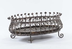 Portafiori in ferro battuto di forma ovale, XVIII secolo  - Asta Arredi | Cambi Time - Associazione Nazionale - Case d'Asta italiane