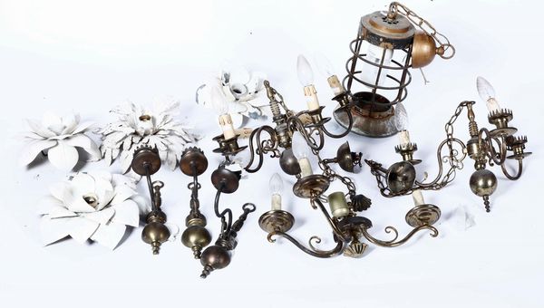 Lotto di appliques e lampadarietti in metallo  - Asta Da una collezione genovese | Cambi Time - Associazione Nazionale - Case d'Asta italiane