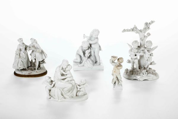 Cinque gruppi di figurine in porcellana bianca, XX secolo  - Asta Da una collezione genovese | Cambi Time - Associazione Nazionale - Case d'Asta italiane