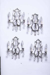 Otto lampade da muro a tre luci in metallo e vetri, XIX secolo  - Asta Da una collezione genovese | Cambi Time - Associazione Nazionale - Case d'Asta italiane