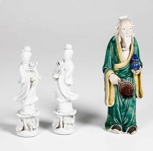 Tre porcellane Cina di cui coppia di figure Blanc de Chine e figura in gres  - Asta Da una collezione genovese | Cambi Time - Associazione Nazionale - Case d'Asta italiane