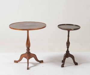 Tavolo e due tavolini in legno  - Asta Da una collezione genovese | Cambi Time - Associazione Nazionale - Case d'Asta italiane