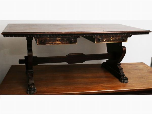 Tavolino basso iin legno tenero  - Asta Arredi da Palazzo Compagni a Firenze - Associazione Nazionale - Case d'Asta italiane