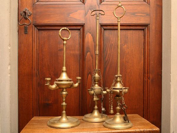 Tre lucerne fiorentine in bronzo  - Asta Arredi da Palazzo Compagni a Firenze - Associazione Nazionale - Case d'Asta italiane